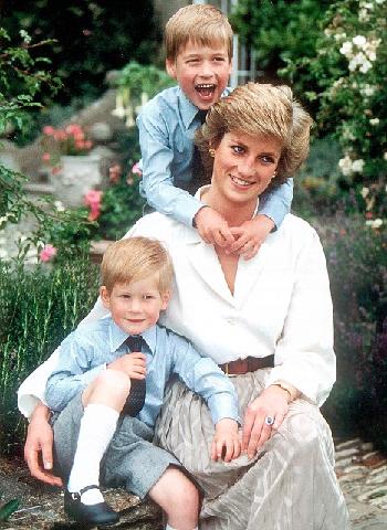 【速報】イギリス王室ウィリアム夫妻の第2子の名前は「シャーロット・エリザベス・ダイアナ」