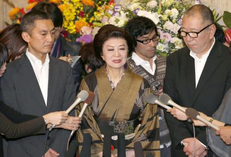 反日疑惑8.6秒バズーカー「文春さんマジでお願いします！」吉本興業は威力業務妨害で告訴を検討
