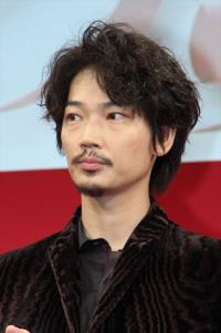 “芸能界一のモテ男”綾野剛…現場での評判が最悪なワケ