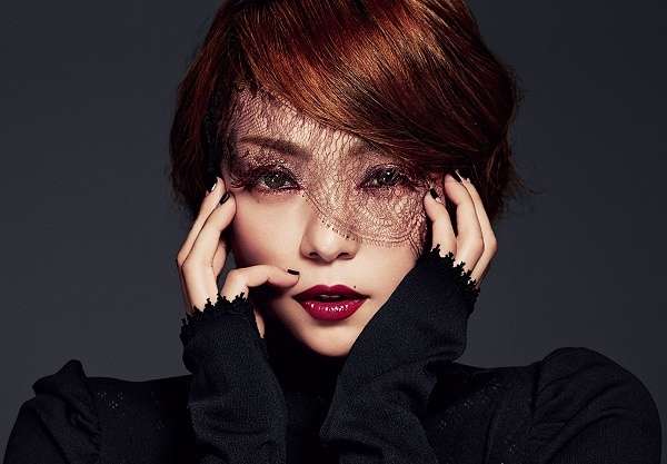 安室奈美恵がスリット入りロングドレスで大人なダンス。新作『Stranger』のMVを公開。