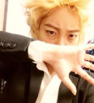 ざわちん、綾野剛風ものまねメイクで