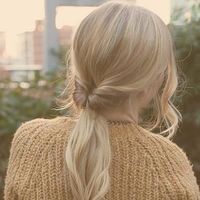簡単かわいいまとめ髪♡「くるりんぱ」を使った素敵なヘアアレンジ | キナリノ
