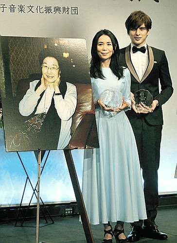 竹内まりや 岩谷時子賞を受賞「夫・山下達郎も喜んでる」奨励賞に城田優