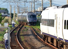 <JR長崎線>わずか93メートルまで…特急同士が衝突寸前