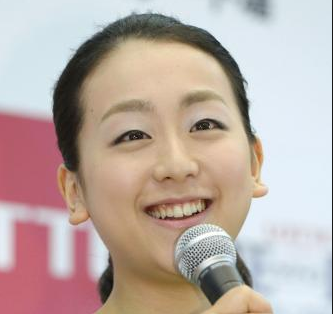 浅田真央が舞妓さんに“変身”、同じ着物・和化粧・髪結いで京舞挑戦。