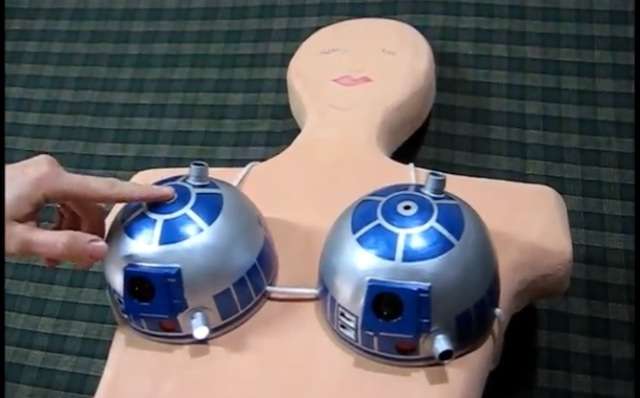 光る上に音も鳴るR2-D2ブラジャー『R2-DD2』 ｜ コタク・ジャパン