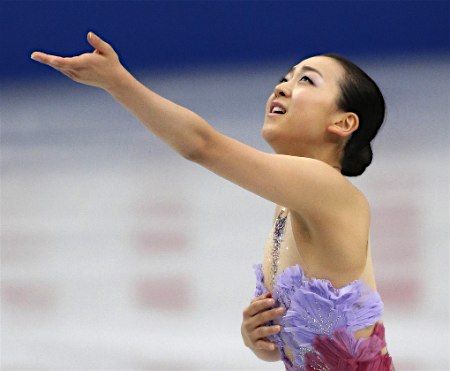 浅田真央が舞妓さんに“変身”、同じ着物・和化粧・髪結いで京舞挑戦。