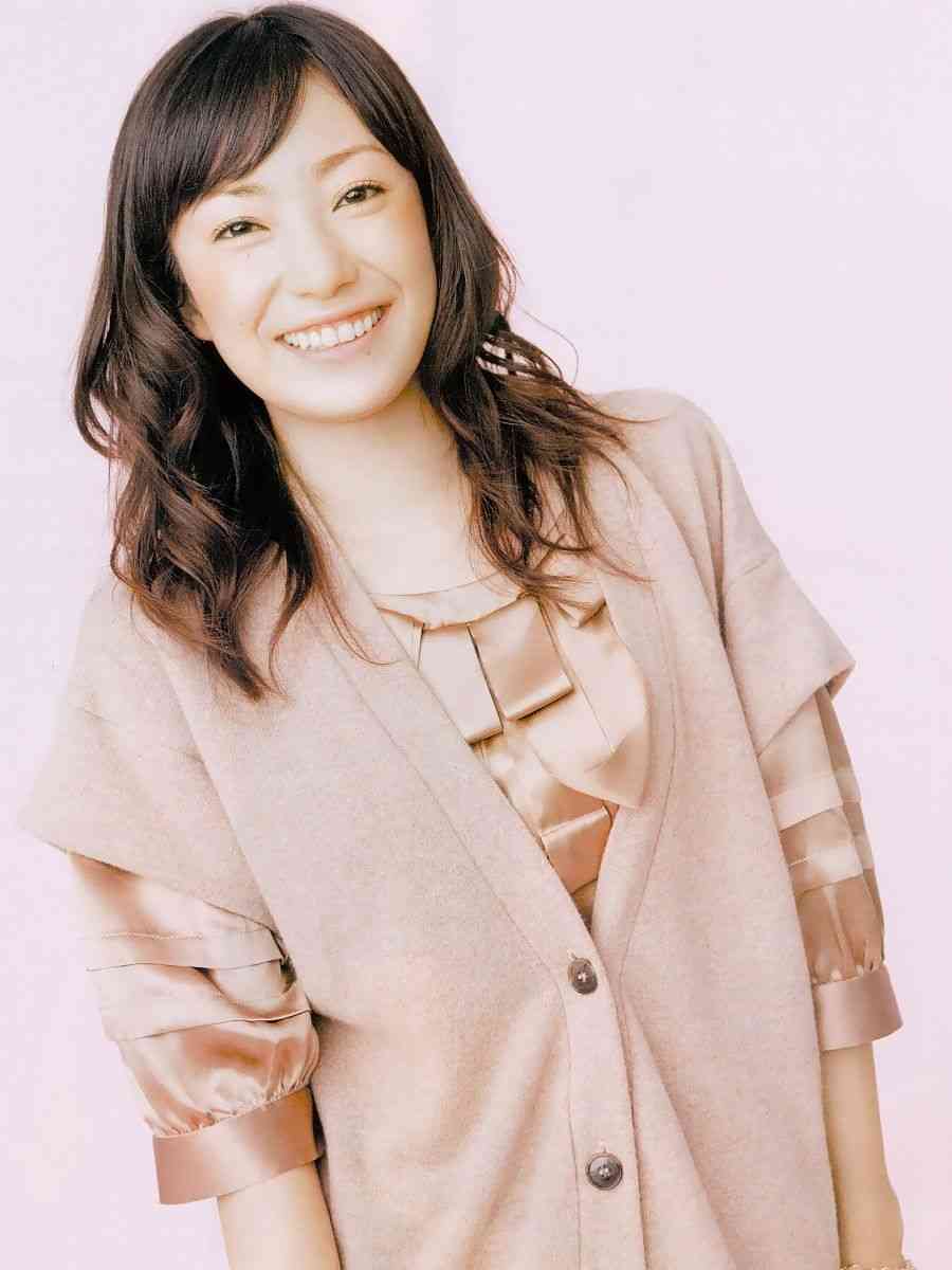 菅野美穂、結婚2年で第1子妊娠 堺雅人が今秋パパに