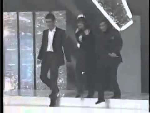 小室さんコケる - YouTube