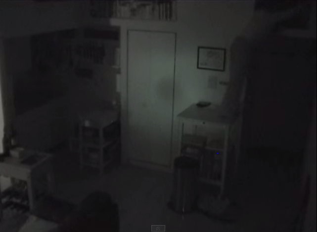 【怖ッ】部屋にカメラを設置したら、知らない女性が映っていた…