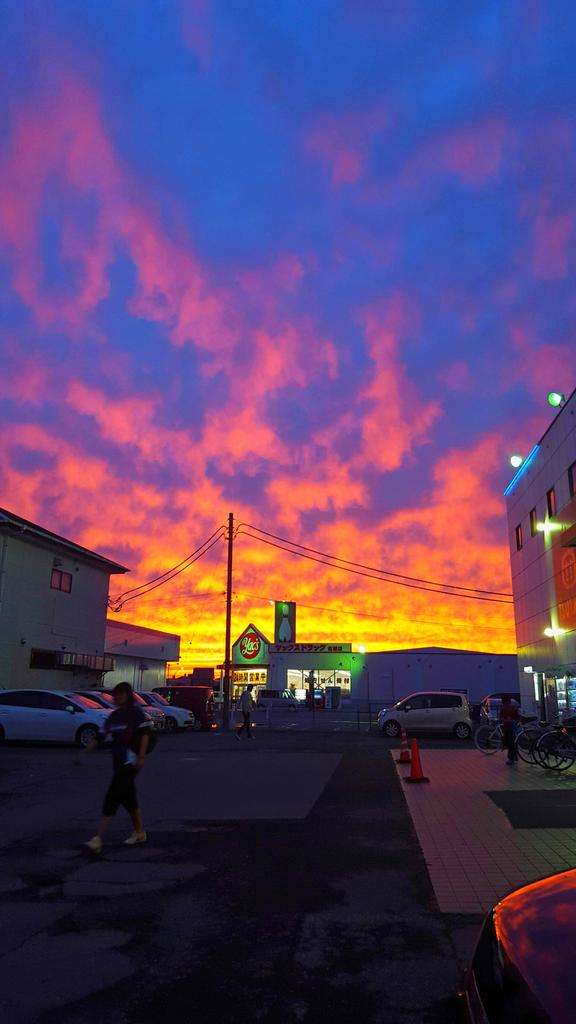 美しい？不気味？6月9日関東地方を中心に広い範囲でまた夕焼けの色が違うとネットで話題に