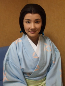 吉田羊、ショーパン姿で人生初始球式。ノーバンならず再登板希望