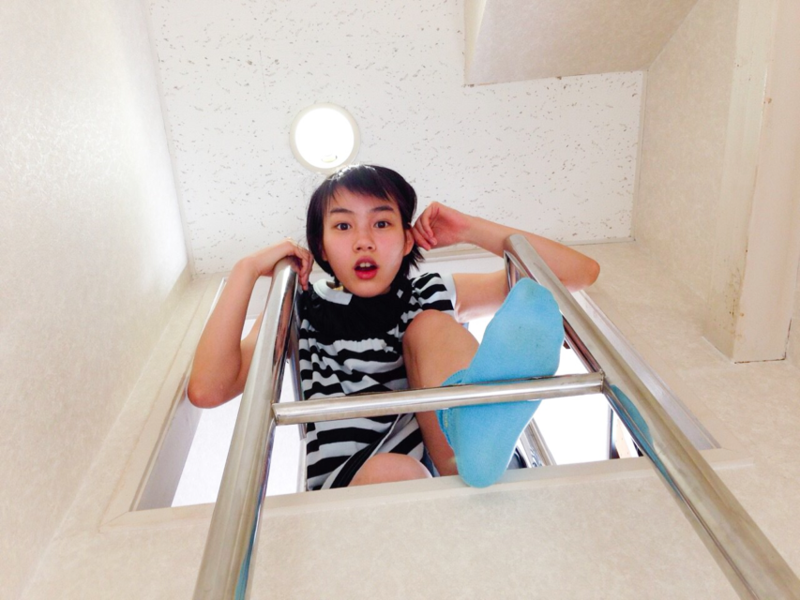 能年玲奈、あわやパンチラのセクシーショット