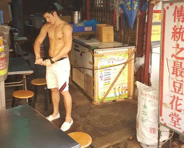 女性客が大殺到！台湾のイケメンすぎる豆腐屋が世界中で話題に
