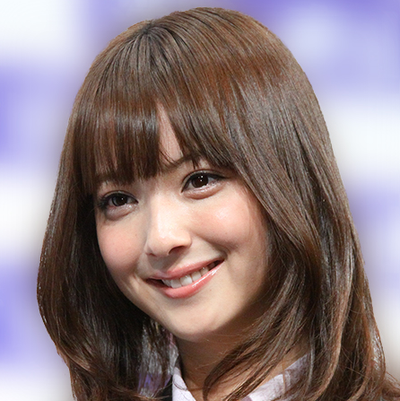 佐々木希がタバコを片手に「マジ、ヤッベえ。ウケる」