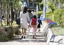 なんだか自分が「みすぼらしい」ような気が…。名門校に子を通わせるサラリーマン家庭の悩み