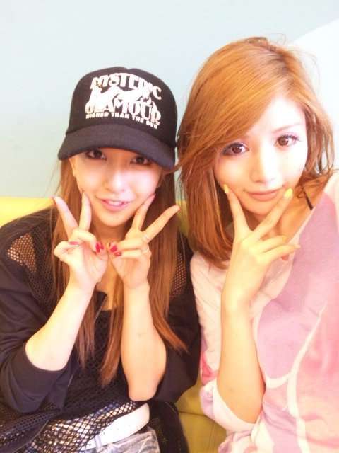 板野友美、“心のスッピン”初公開 デビューから10年、24歳の素顔に迫る