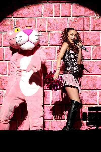 安室奈美恵、アルバム初週売上16万枚  今年ソロトップ