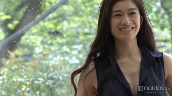 篠原涼子、“極上谷間”のランジェリー姿…スタッフもため息の美貌を披露