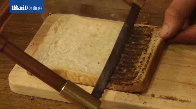 なにこれヤバイ！パンをトーストしながら切る事ができるナイフが発明される