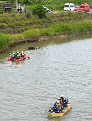 集団暴行容疑：高校生被害、川に入り不明　少年３人逮捕 - 毎日新聞