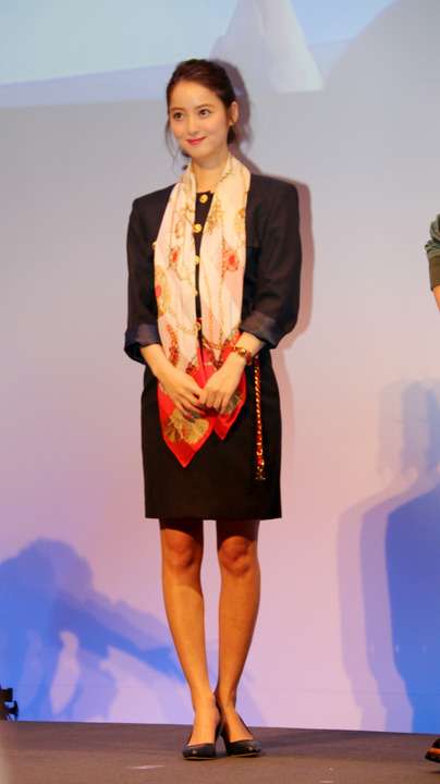 佐々木希、ボディコン姿披露「トサカ大変だった」　唐沢寿明が絶賛