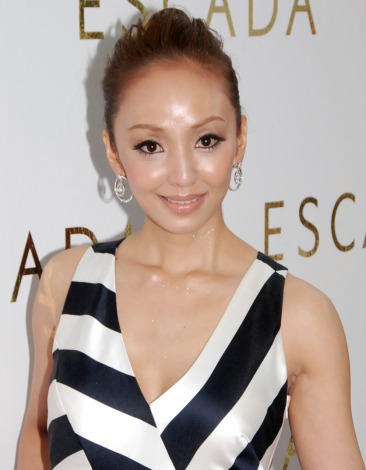 神田うの、ブラックカード3枚所有「ブラックしかない」