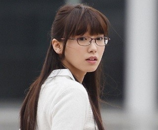 広瀬すず、映画「ちはやふる」で初主演！エクステでロングヘアに