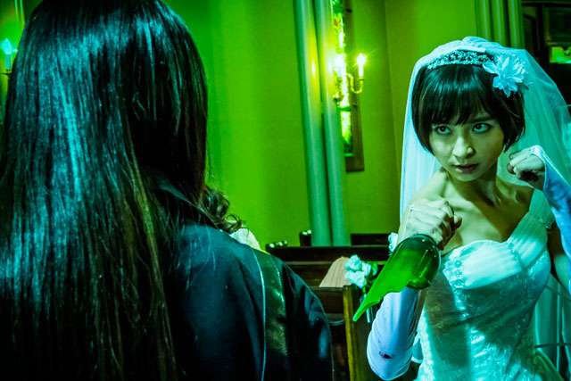 篠田麻里子の絶叫顔&アクション写真が公開 映画『リアル鬼ごっこ』