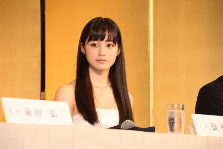 広瀬すず、映画「ちはやふる」で初主演！エクステでロングヘアに