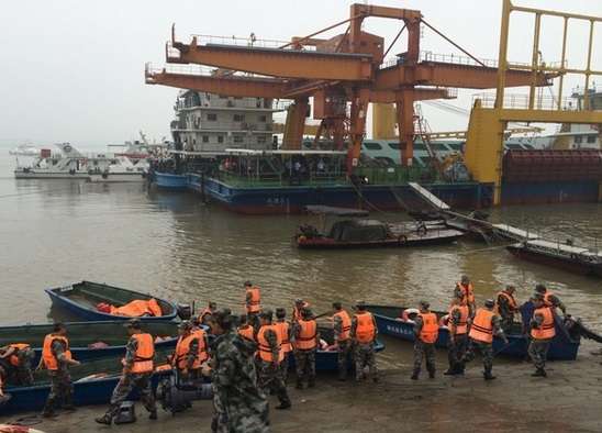 【中国・長江】竜巻で４５８人乗り客船転覆、大半が行方不明　船長は救出