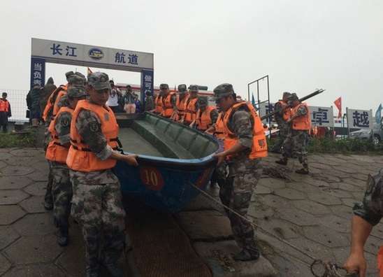 【中国・長江】竜巻で458人乗り客船転覆、大半が行方不明 船長は救出