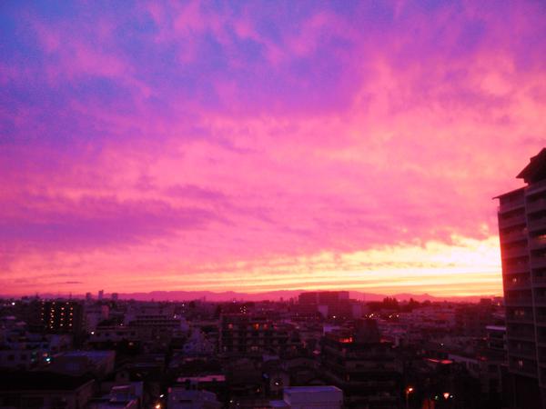 美しい？不気味？6月9日関東地方を中心に広い範囲でまた夕焼けの色が違うとネットで話題に
