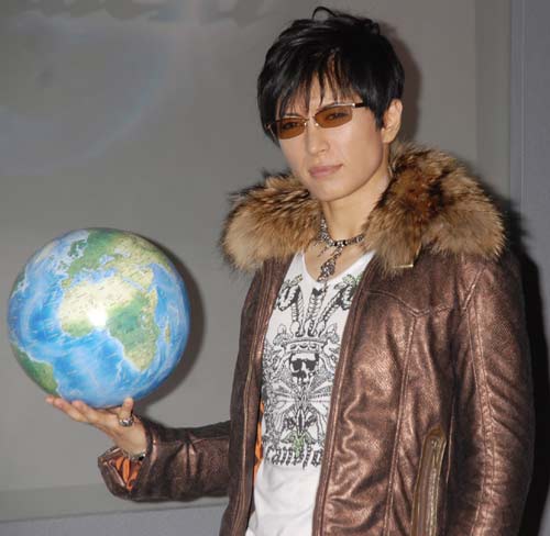 GACKT、ドバイ皇太子からパーティに招待される