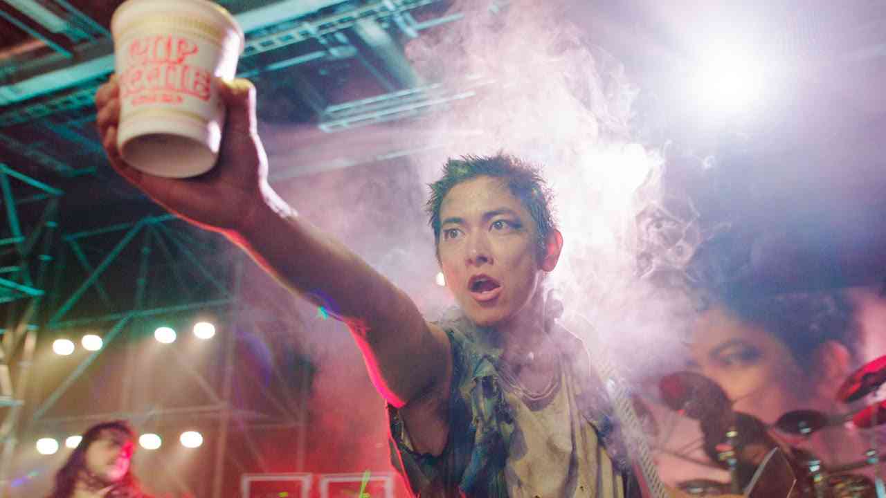 カップヌードルCM 「STAYHOT ウマい 篇」 30秒 / 佐藤健 - YouTube