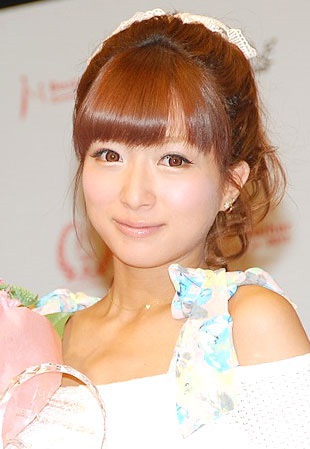 辻希美、夫・杉浦太陽の写真はない「どんどん年がたつと削除」