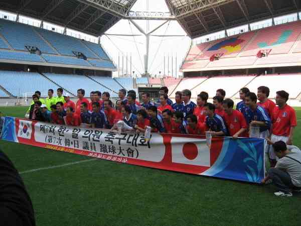 9年ぶりの日韓国会議員親善サッカー　13日にＭＥＲＳ流行中なのにソウルで開催