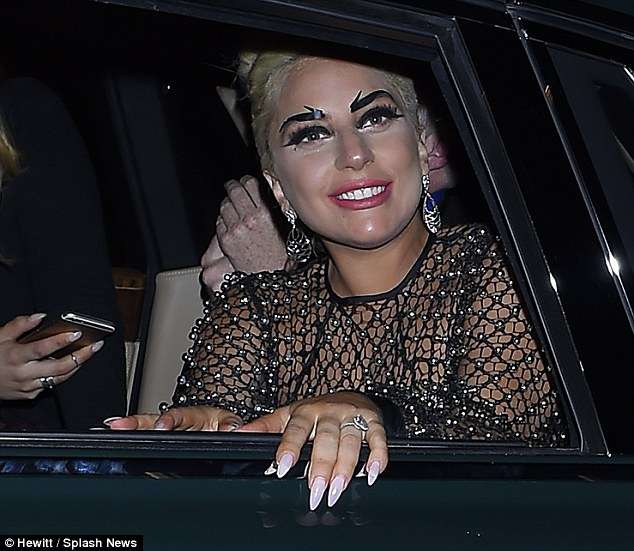 【セクシー注意】最新のレディー・ガガさんの衣装が話題に