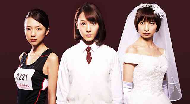 “29歳”篠田麻里子、制服姿に自虐「年甲斐もなく…」