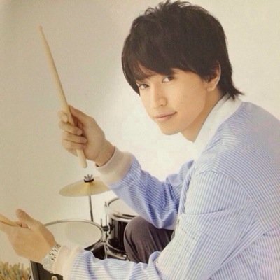 銀行勤務の母親が来店したタレントや俳優の個人情報を娘に漏洩？自慢したバカッターの娘が炎上