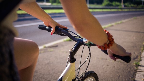 「聞こえないのなら自転車に乗るな」補聴器をつけた方が警官による暴言に「ふざけるな！」