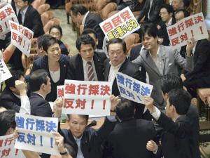 安保法案、衆院特別委で可決