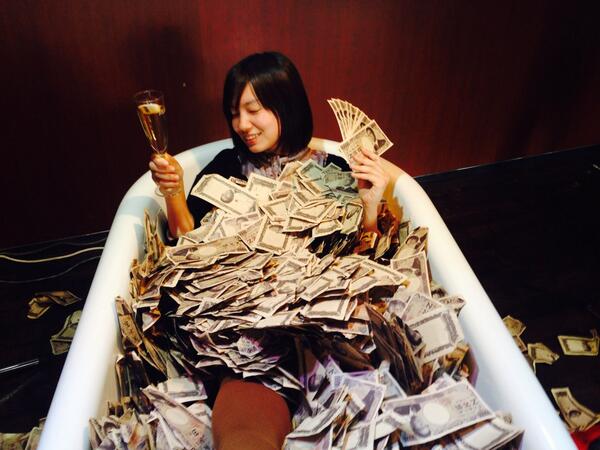 女性で年収500万以上稼いでる方