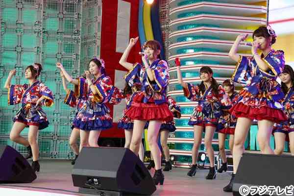 AKB48小嶋陽菜センター「ハロウィン・ナイト」美脚あらわな浴衣姿で全7曲披露