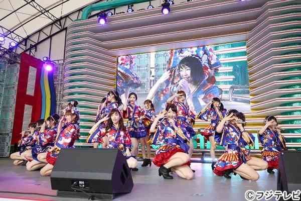 AKB48小嶋陽菜センター「ハロウィン・ナイト」美脚あらわな浴衣姿で全7曲披露