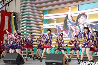 AKB48小嶋陽菜センター「ハロウィン・ナイト」美脚あらわな浴衣姿で全7曲披露