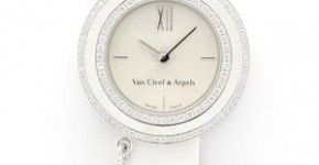 エイジハラスメント 稲森いずみの時計 衣装