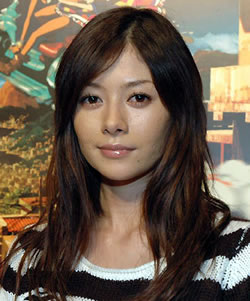 真木よう子、ポニーテール姿披露で「珍しい」「長いのも似合う」と反響