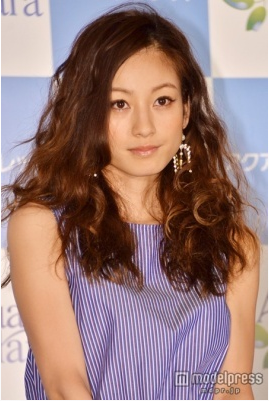 「モデルとは思えない…」西山茉希のハワイ便搭乗姿がまるでヤンキーと散々