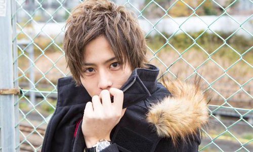 イケメンモデル北村エレンの高校教師デビューに「二次元」と反響